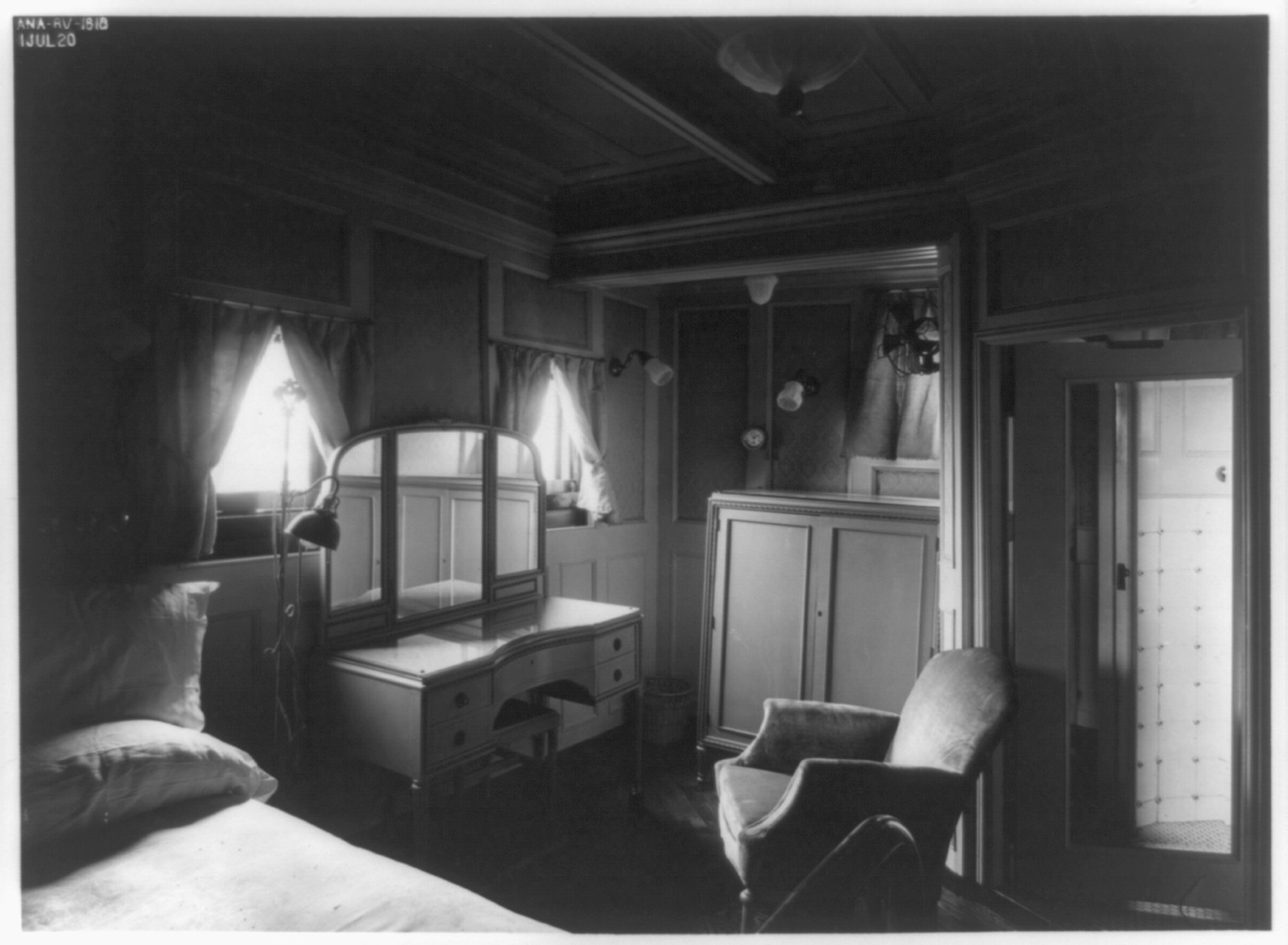 [Sleeping quarters, Room B on the presidential yacht Mayflower], [19]20 July 1. — historic photograph
