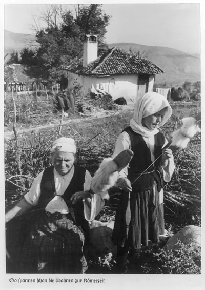 Motor trip through Yugoslavia and Bulgaria by officials of the NSKK (National Socialist Motor Corps) 1937: [Peasant women hand-spinning thread by ancient Roman method]