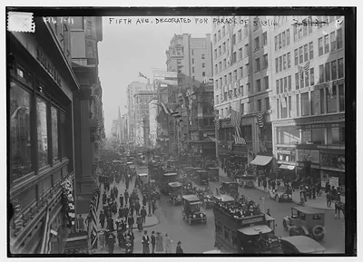 5th Ave. decorated for Parade, 1916