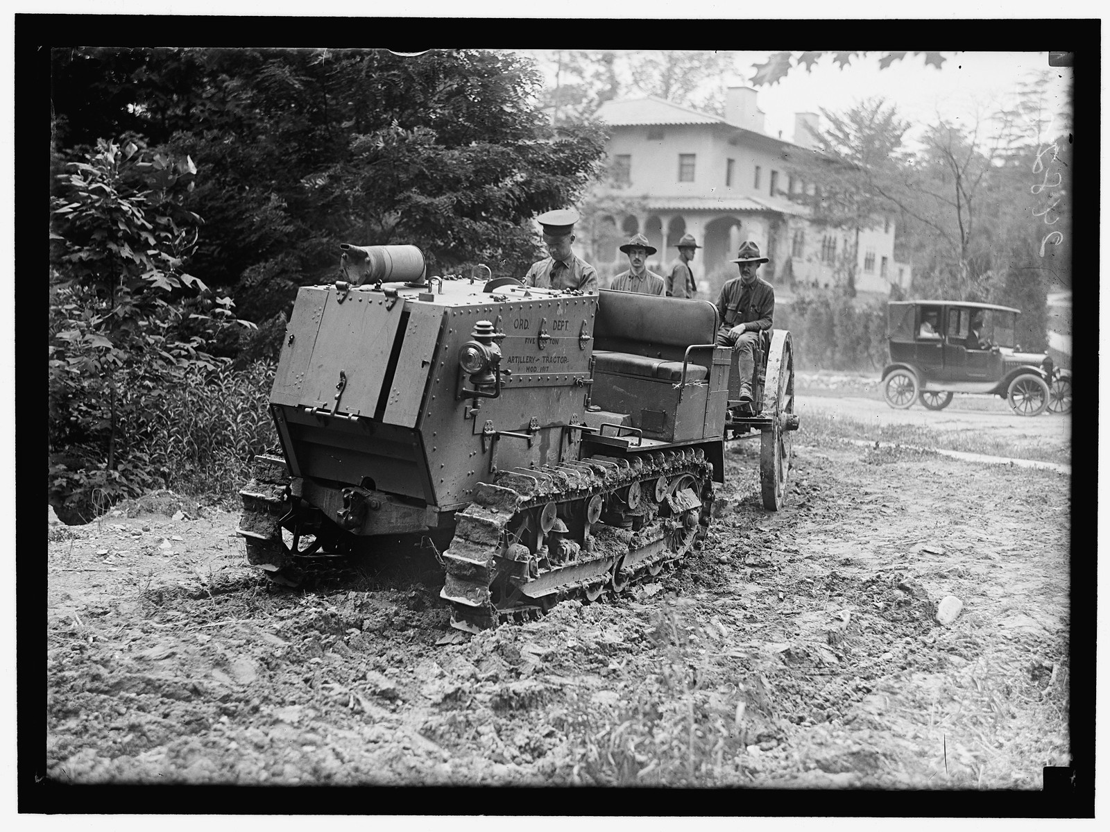 ARMY, U.S. ARTILLERY TRACTOR, 1918 — historic photograph