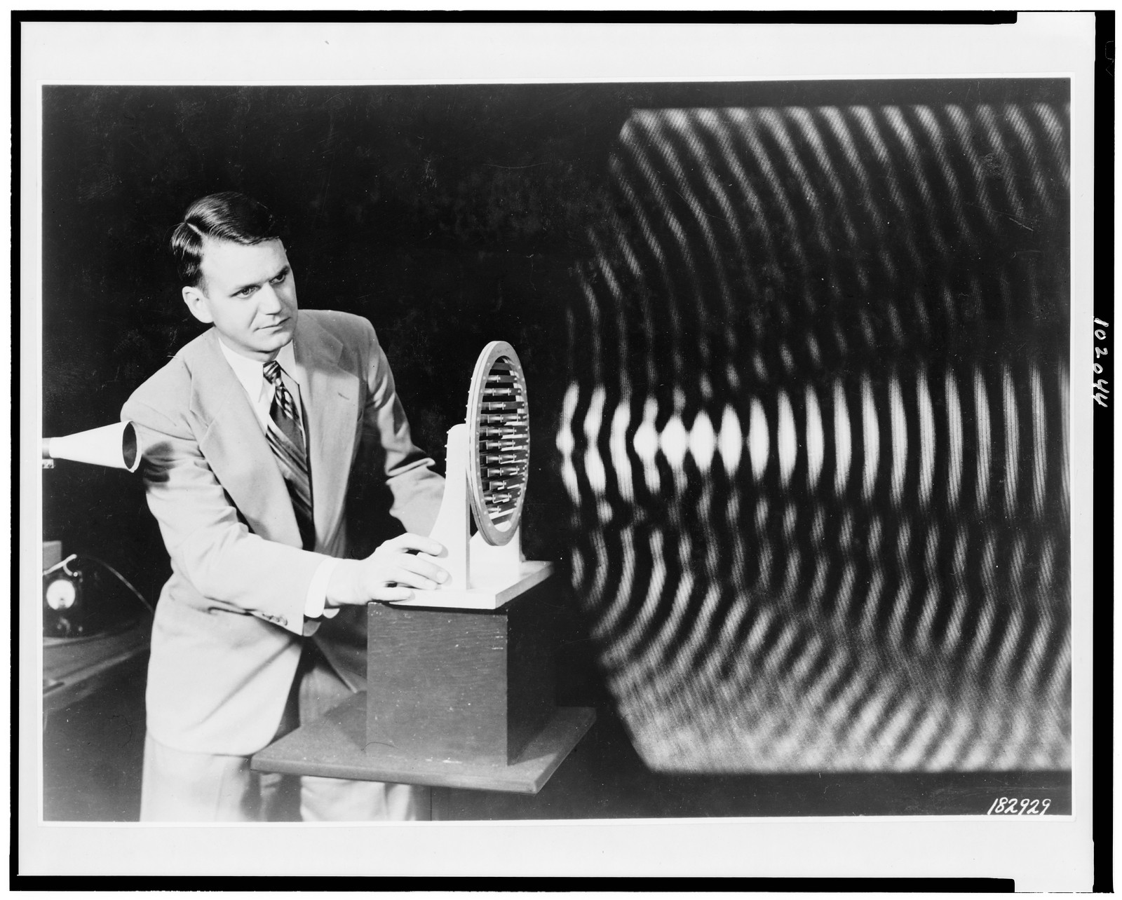 The Pattern of sound waves, photographed by scientists at Bell Telephone Laboratories, 1950 — historic photograph
