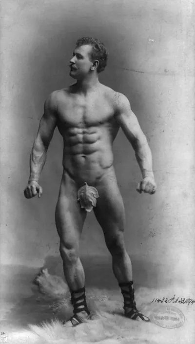 [Eugen Sandow, full-length portrait, standing facing left, wearing fig leaf]