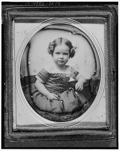 [Mabel Hubbard, half-length portrait of a girl, facing front, seated]