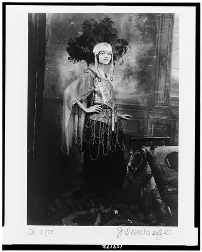 Dancer, Harlem, 1925 / J. Van DerZee.