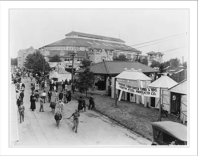 Kentucky State Fair - scene near cattle sheds
