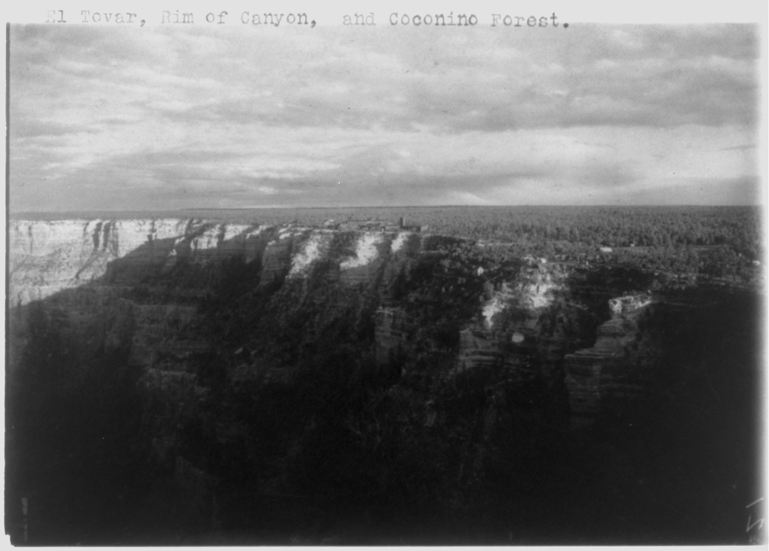 [Grand Canyon]: El Tovar, rim of canyon, and Coconino Forest, c1906. — historic photograph