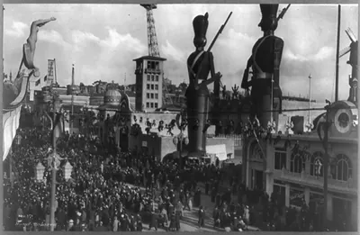 California - San Francisco - 1915 - Panama Pacific Exposition: On the Zone [crowded Midway]