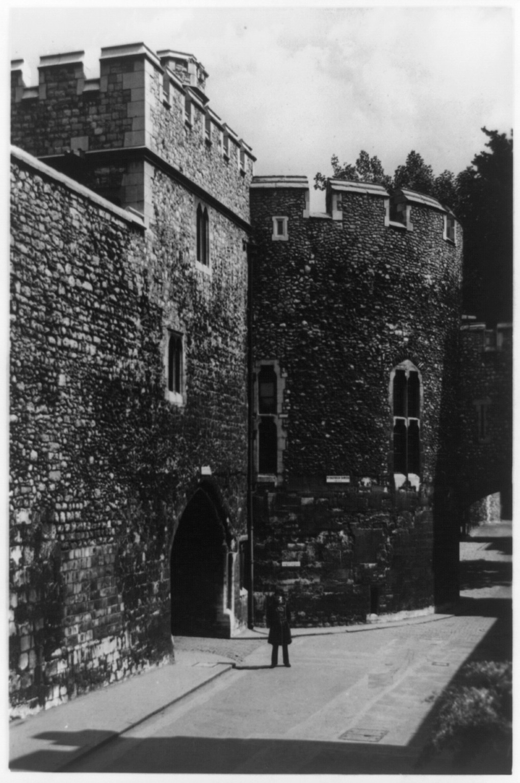 Tower of London. The Wakefield Tower and Bloody Tower, [between 1930 and 1950] — historic photograph