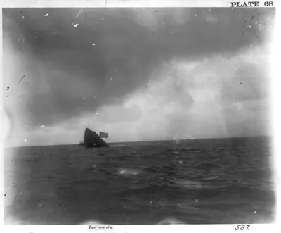 [Raising the wreck of the U.S.S. MAINE in Havana harbor]
