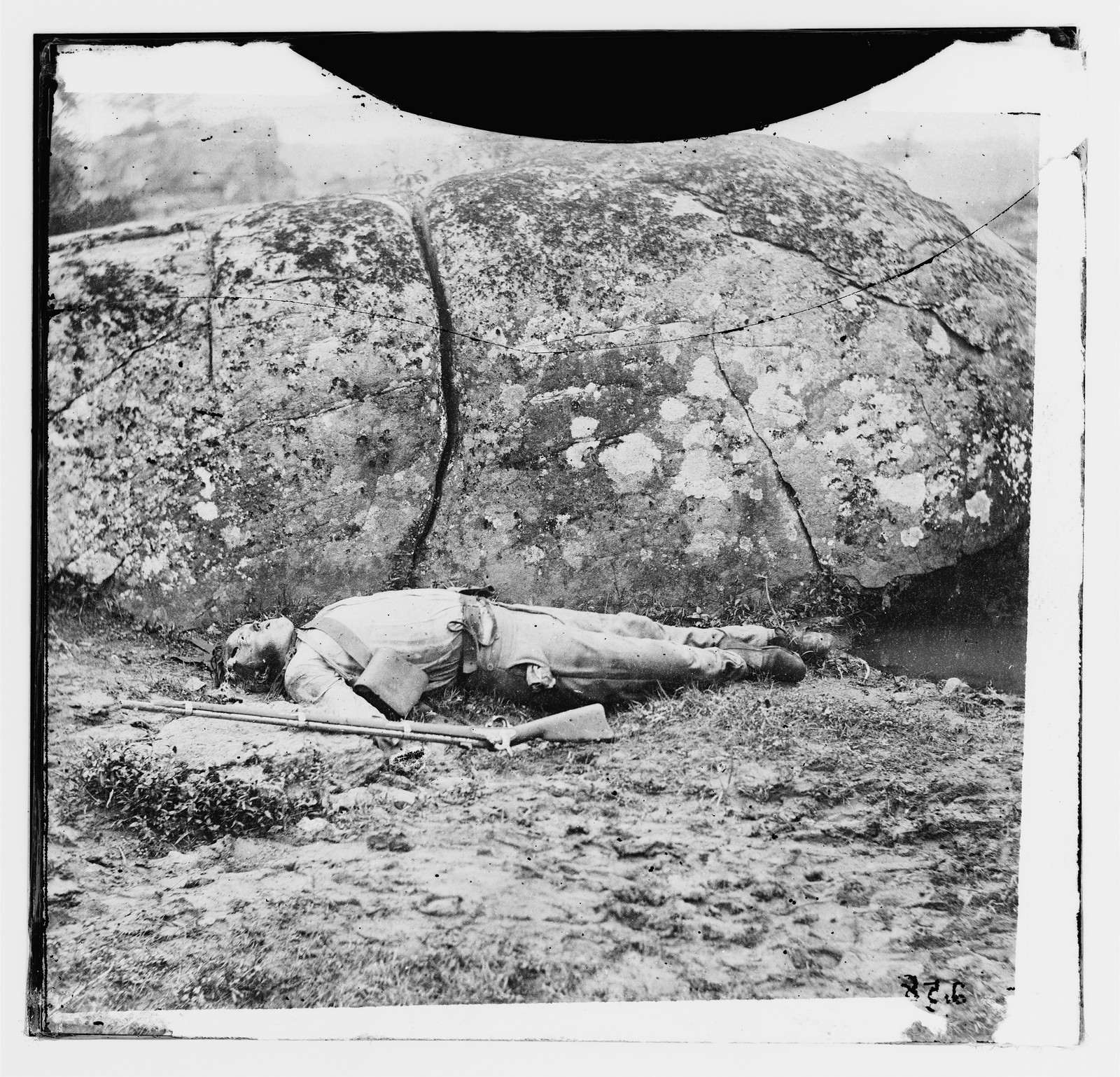 Gettysburg Pennsylvania. Confederate sharpshooter killed by a shell, 1863 — historic photograph
