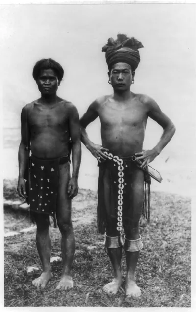 [Two native men posed, full-length, Hapao?, Ifugao, Philippine Islands]