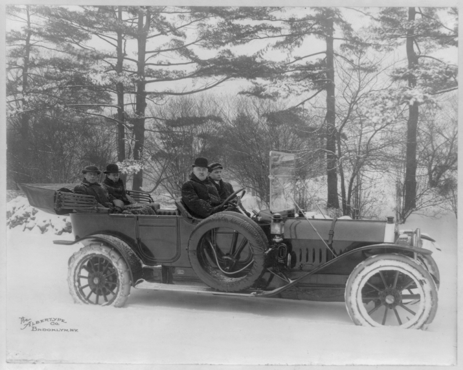 Fourmenridingin Premierautowith — historic image