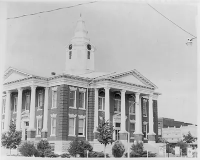 [Arkansas courthouses]: Paris, Logan Co.