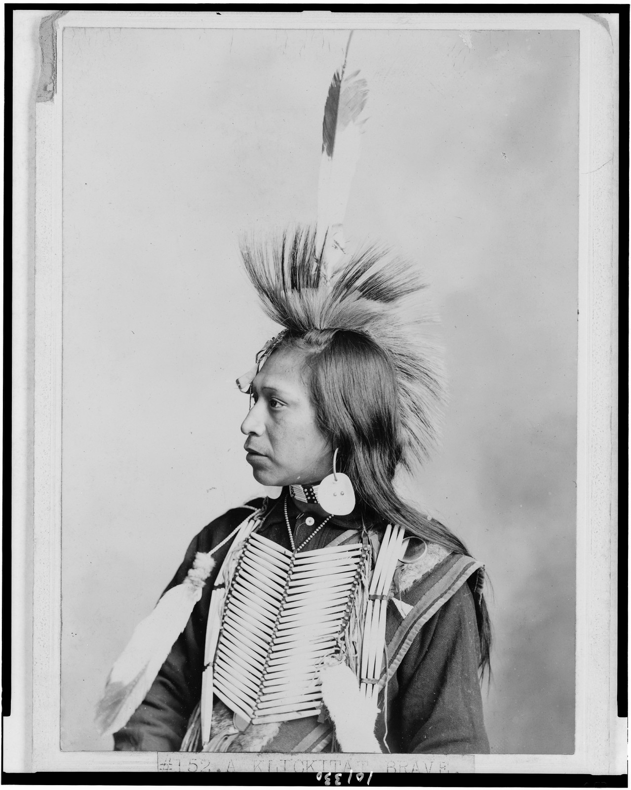 A Klickitat brave / Gifford, The Dalles, Oregon., c1899. — historic photograph