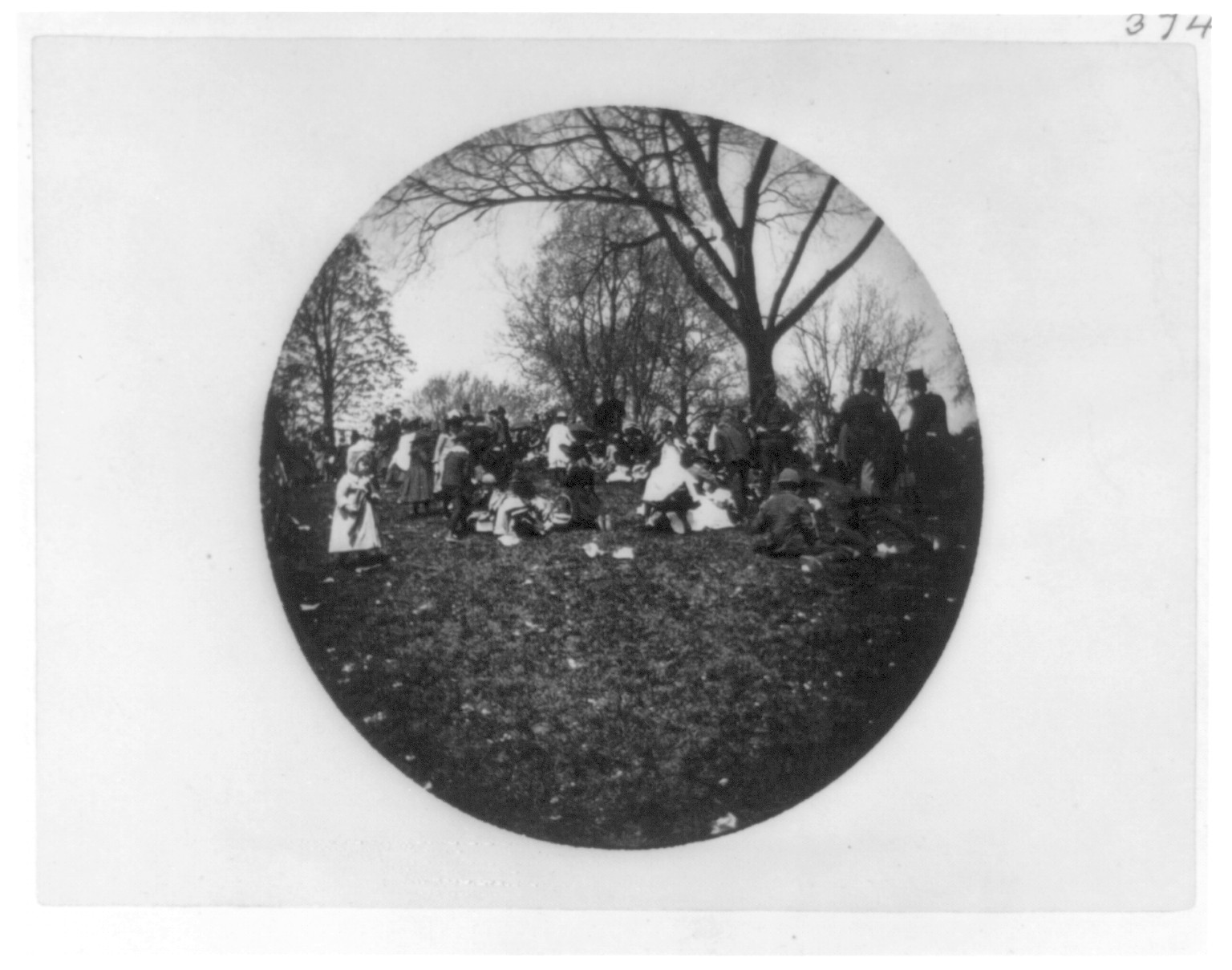 People picnicing on White House grounds, Wash. DC, 1887 — historic photograph