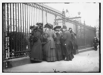 Szechenyi wedding - society reporters outside gate, New York
