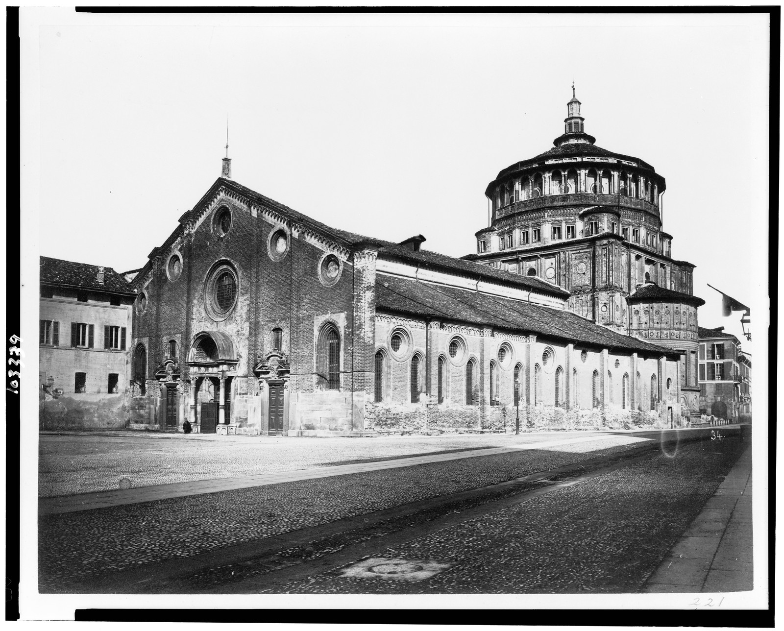 Santa Maria delle Grazie. Refectory containing picture of Last supper by Leonardo da Vinci, [ca. 1900] — historic photograph