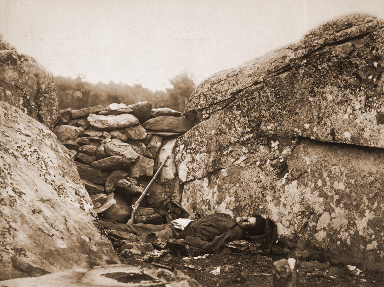 Battle-field of Gettysburg--Dead Confederate sharpshooter at foot of Little Round T, 1863 — historic photograph