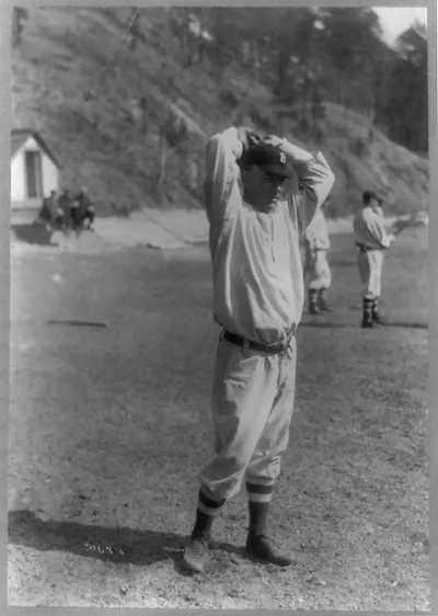[Frank Leon Allen, baseball player, full-length portrait, standing, facing right, with hands above head, in uniform of the Brooklyn Feds]