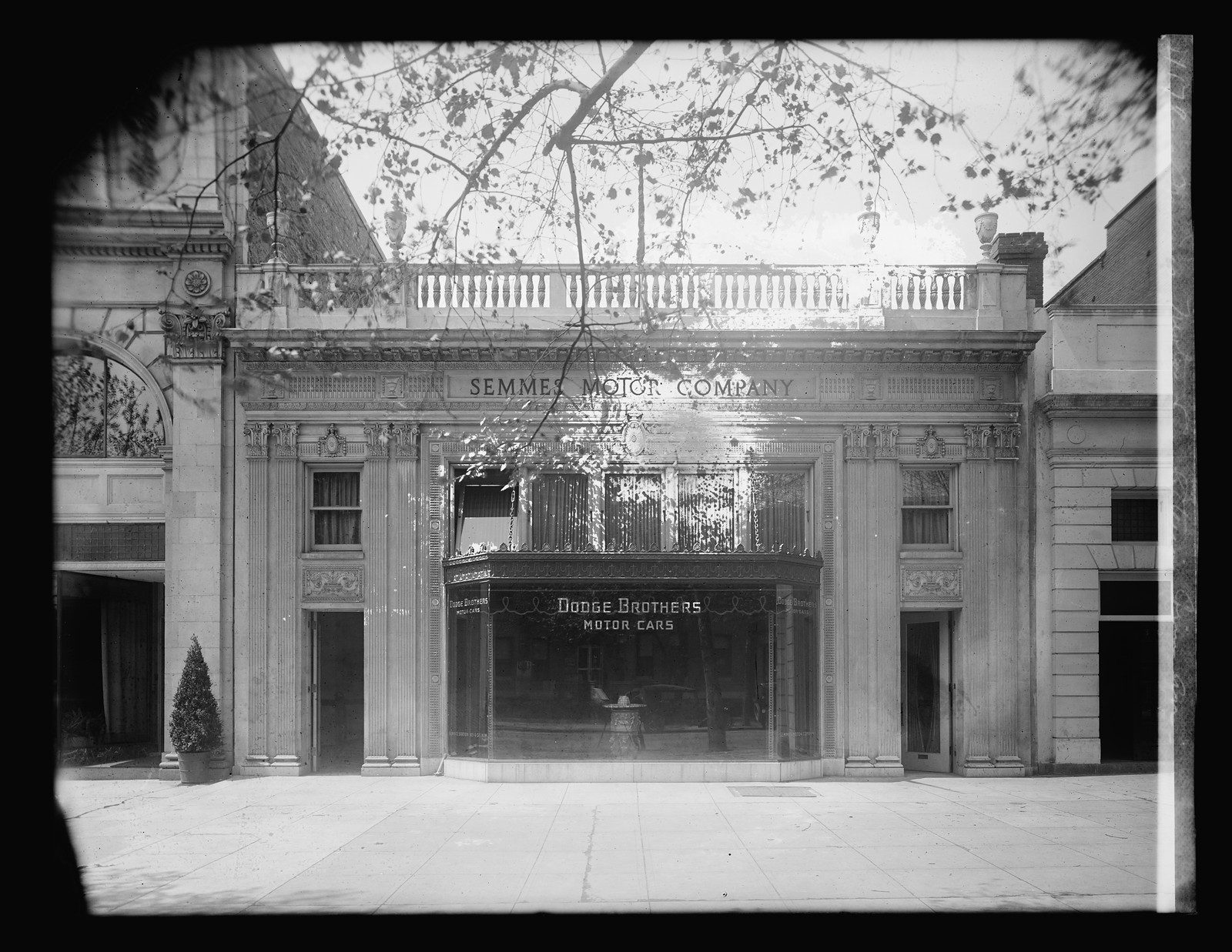 Semmes Motor Co. exterior, Conn. Ave., [Washington, D.C.], [ca. 1920] — historic photograph