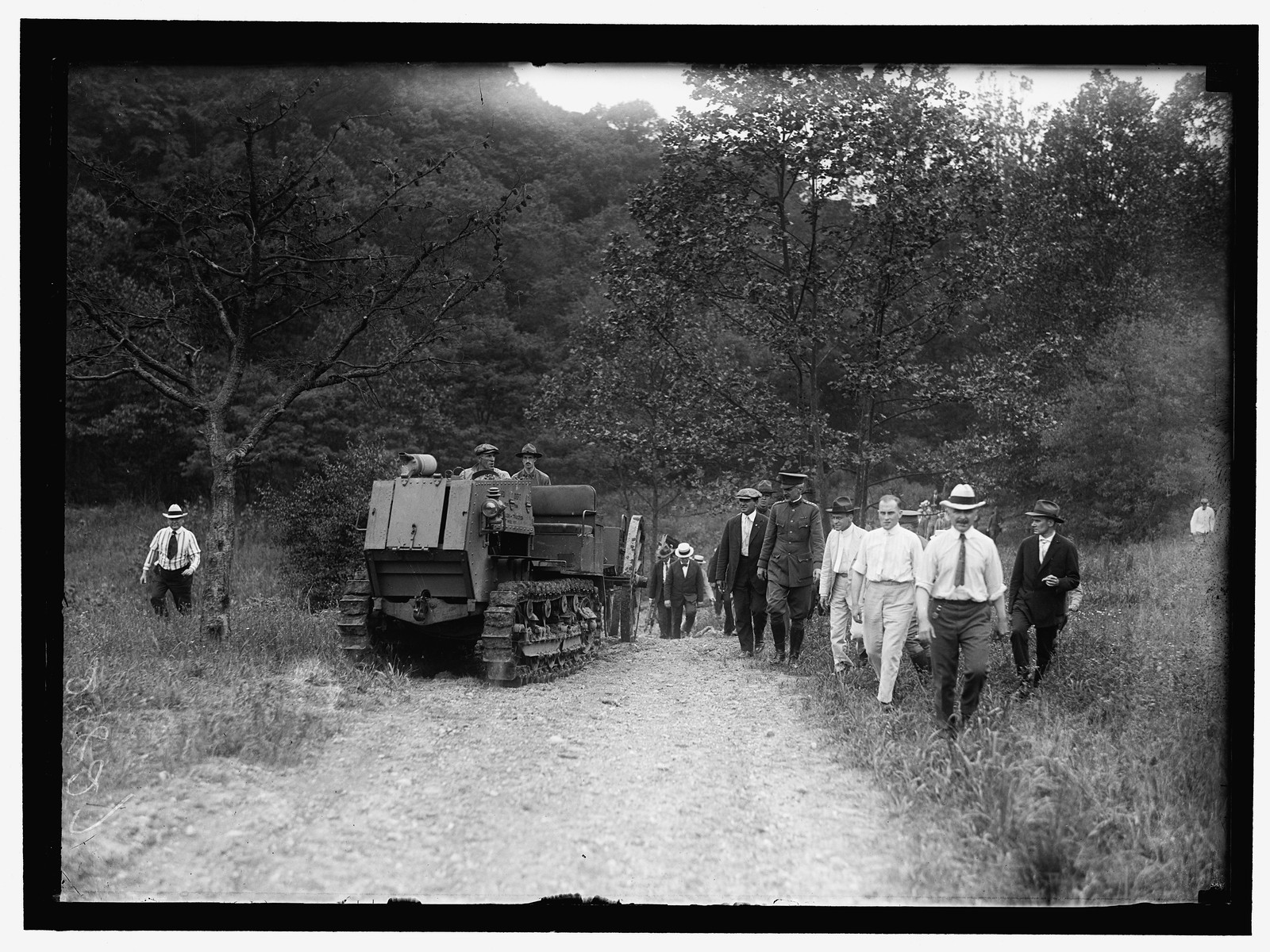 ARMY, U.S. ARTILLERY TRACTOR, 1918 — historic photograph
