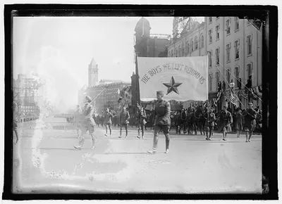 Parade on Pa. Ave., Wash., D.C., Feb. 21, 1919