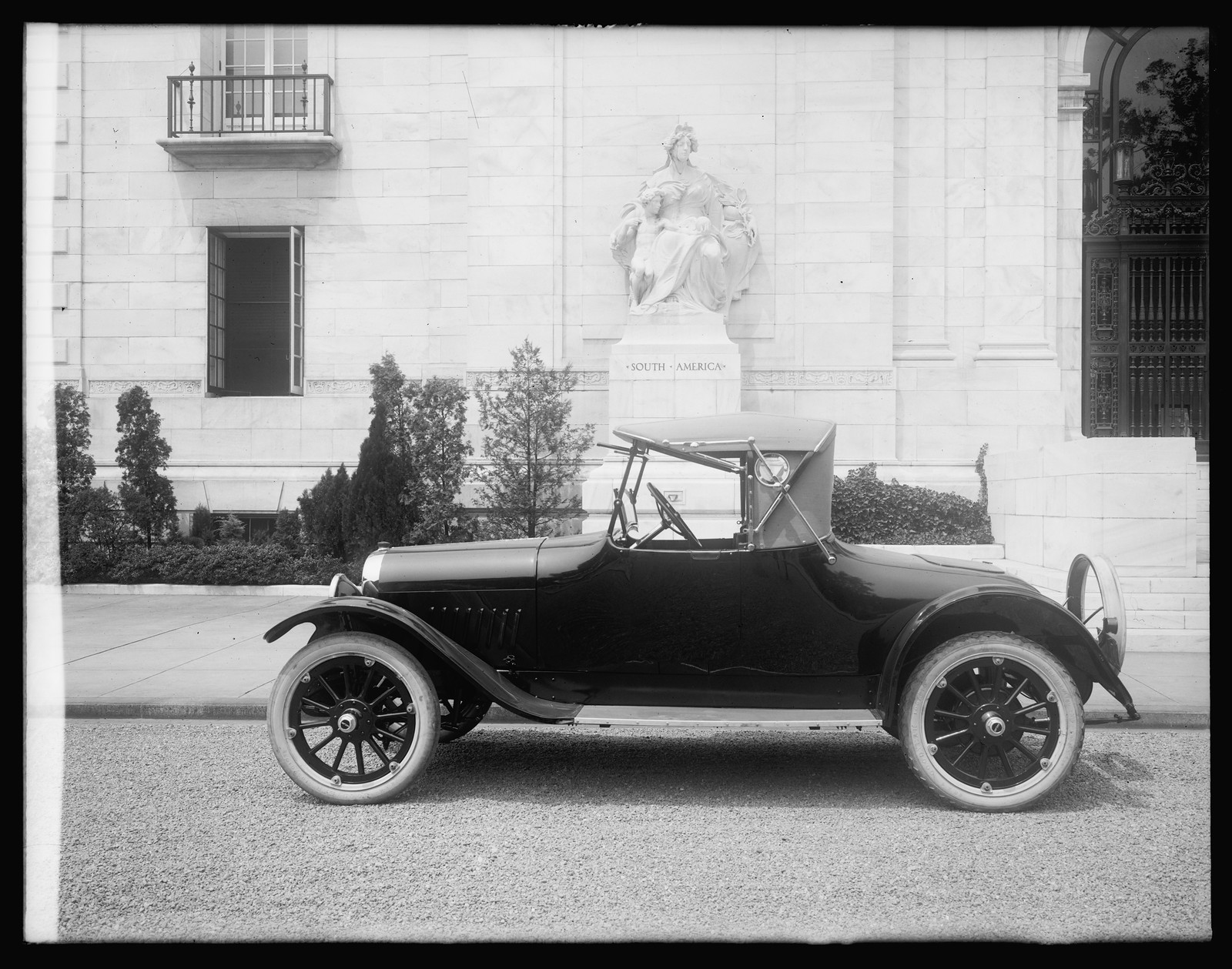 Oakland car for Times, [between 1920 and 1921] — historic photograph