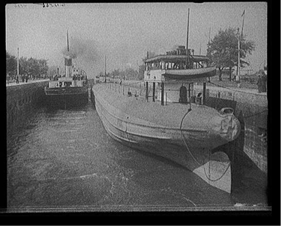 [Sault Ste. Marie, Mich., whaleback steamer in We[i]tzel Lock], [between 1900 and 1910] — historic photograph