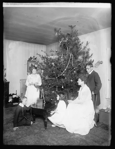 Baker Christmas tree, [1919]