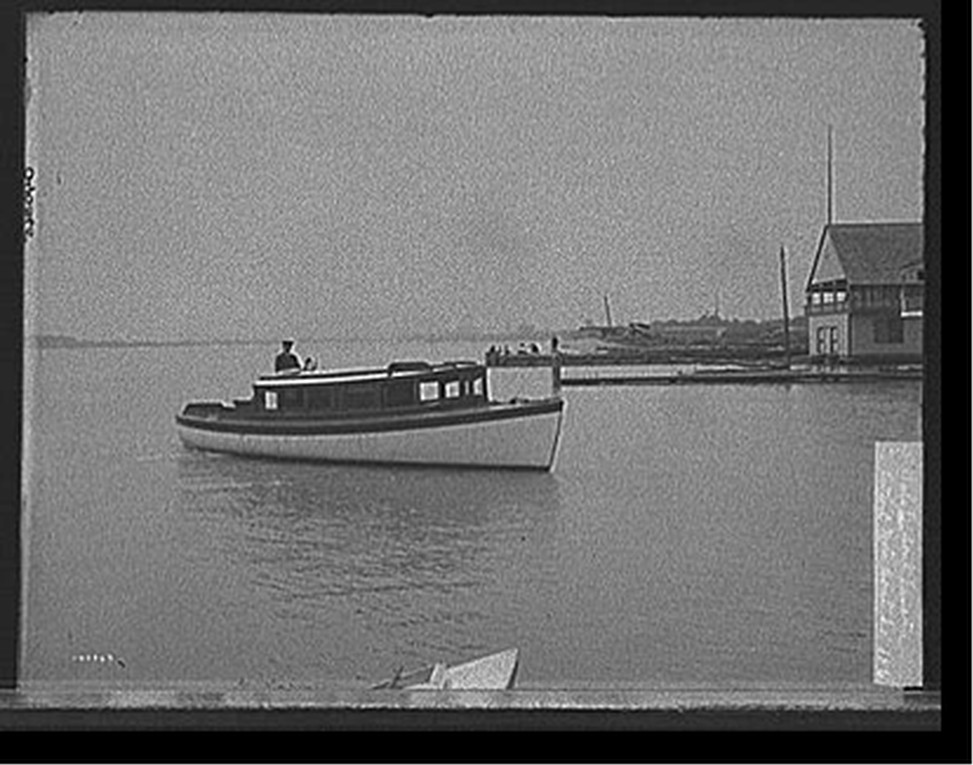Bayless boat Laneta, Detroit Motor Boat Club, [Detroit, Mich.], [between 1900 and 1915] — historic photograph