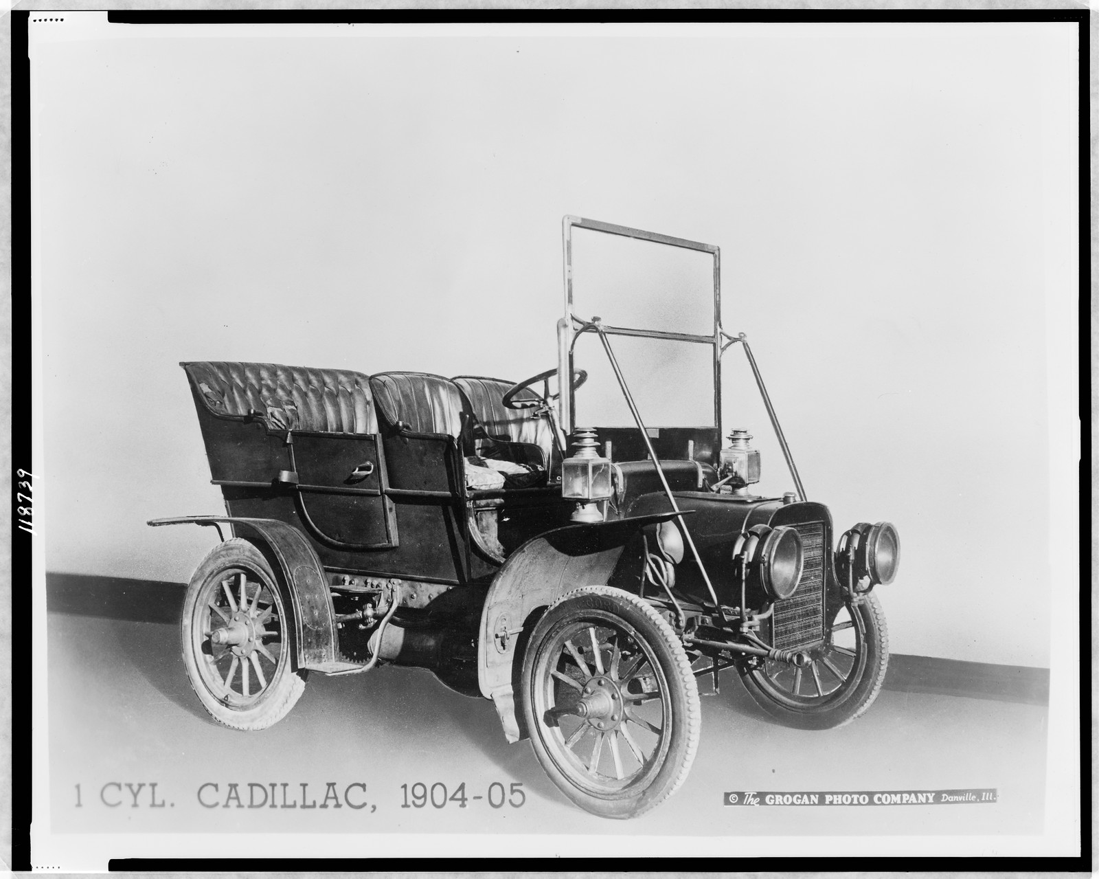 1 cyl. Cadillac, 1904-05, c1944. — historic photograph