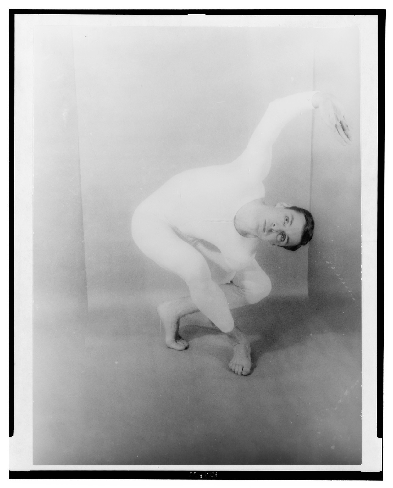 [Portrait of Paul Taylor, in Episodes, New York City Ballet], 1960 Jan. 12. — historic photograph