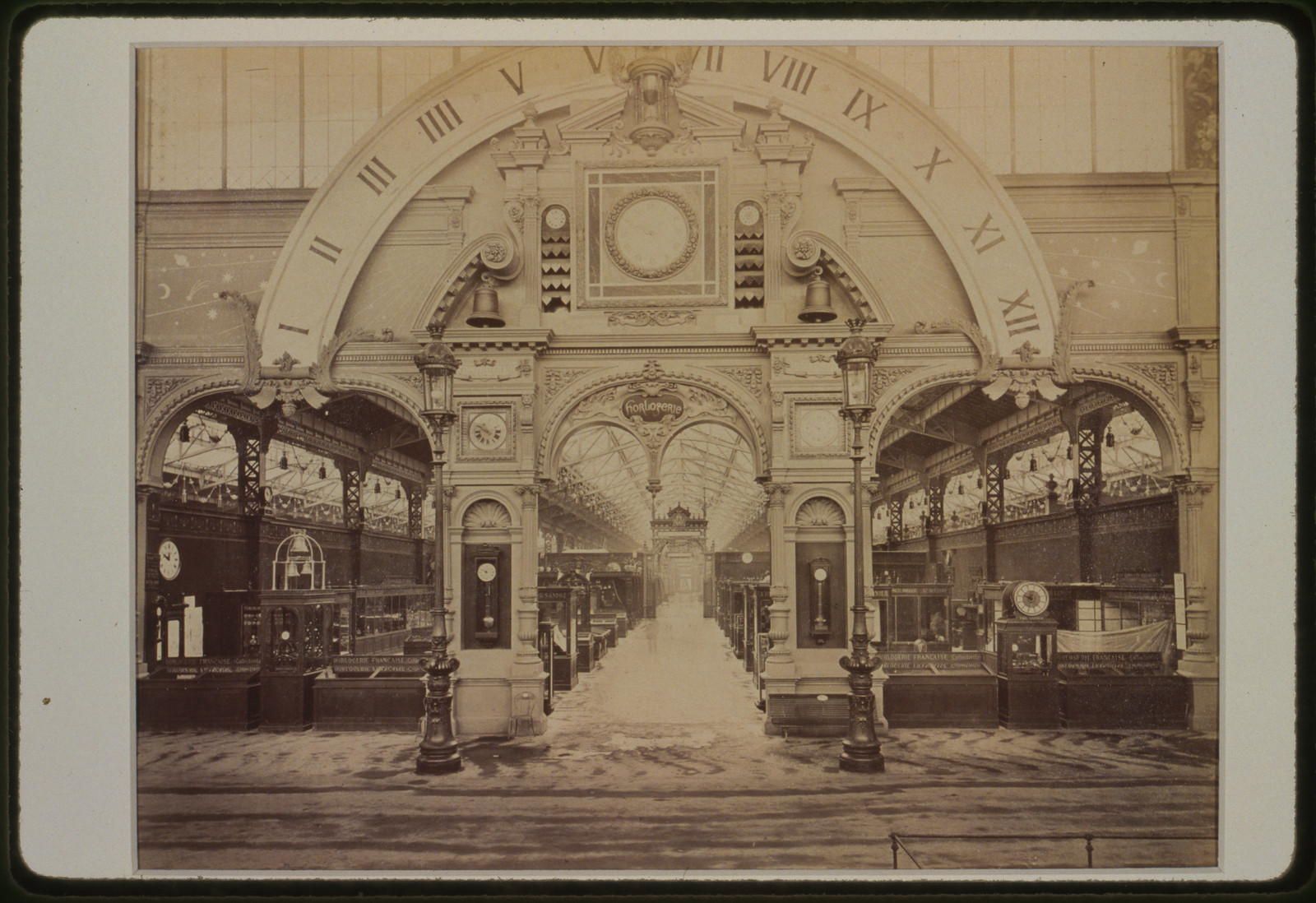 Exp. universelle de 1889 - Galerie des industries diverses, porte d'entrée de la classe 26 / ND Phot., [1889] — historic photograph