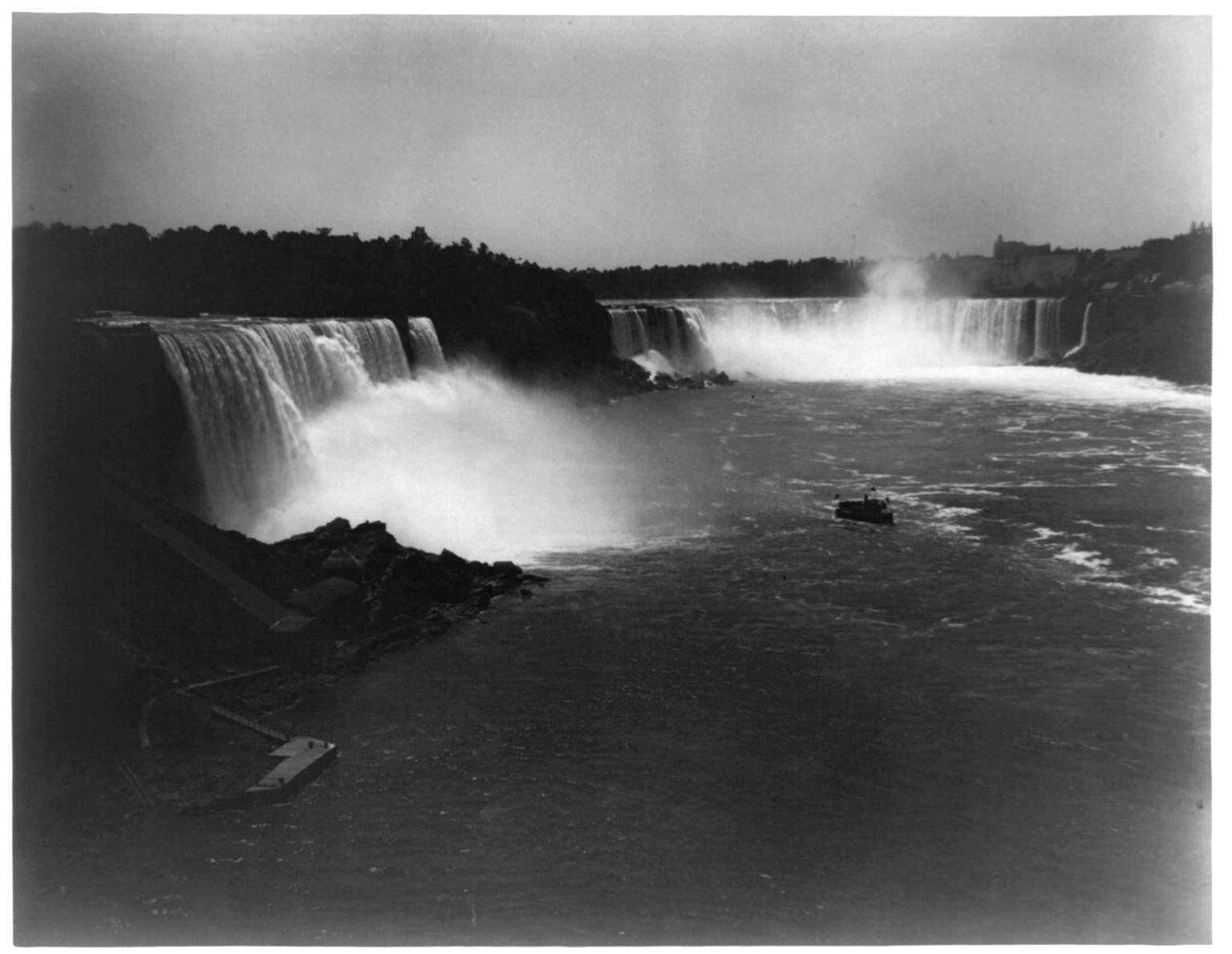 [Falls of Niagara], c1886. — historic photograph