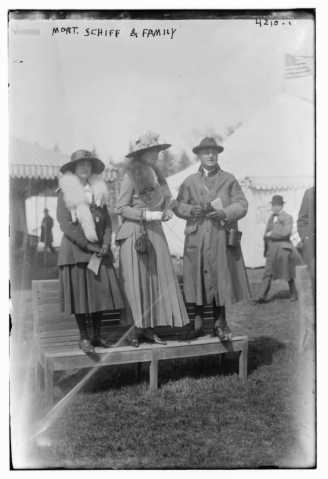 Mort. Schiff & family, n/a — historic photograph