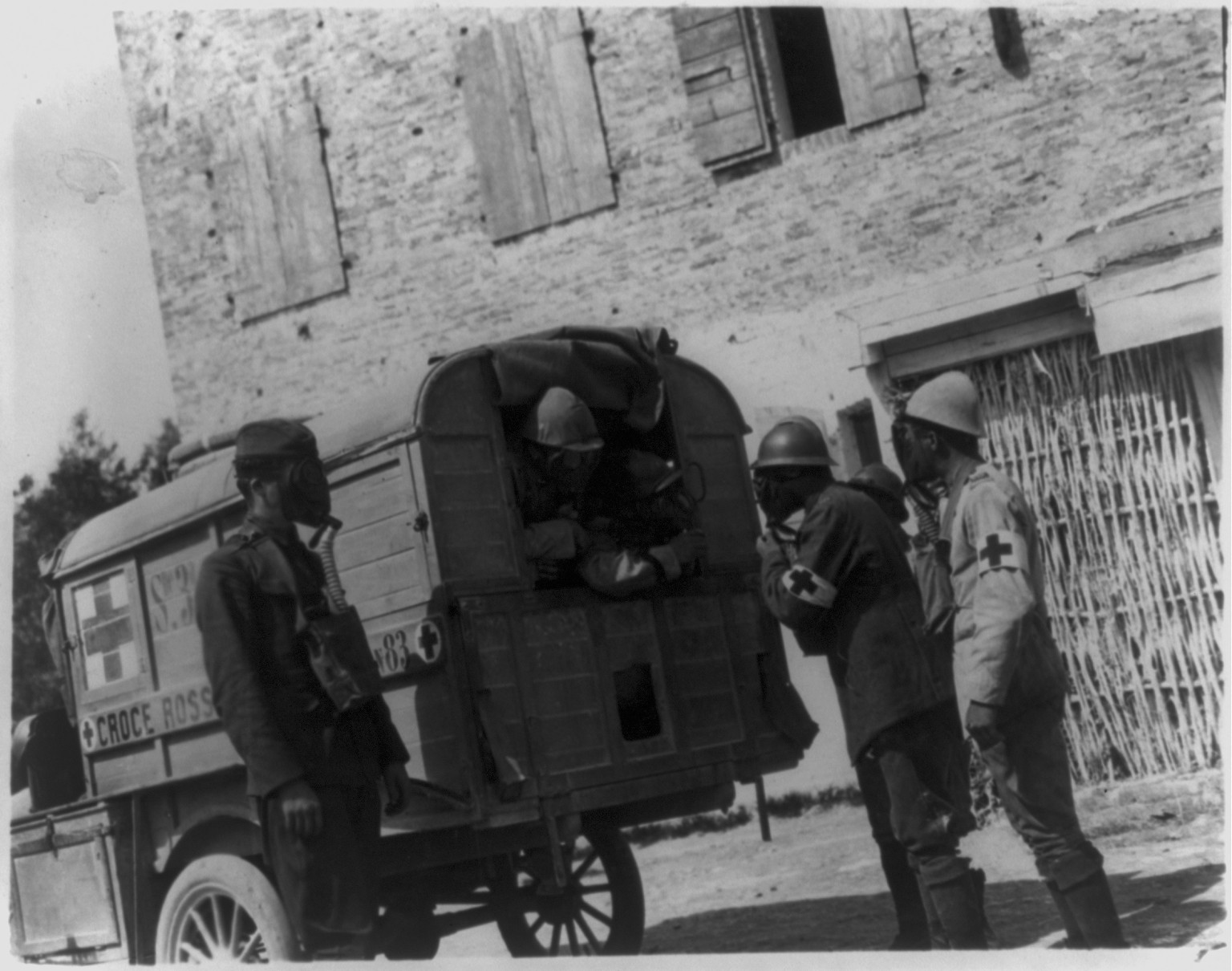 [Italian Front during World War I: Ambulance advanced post on Piave, with American Red Cross personnel wearing gas masks], [beteween 1914 and 1918] — historic photograph