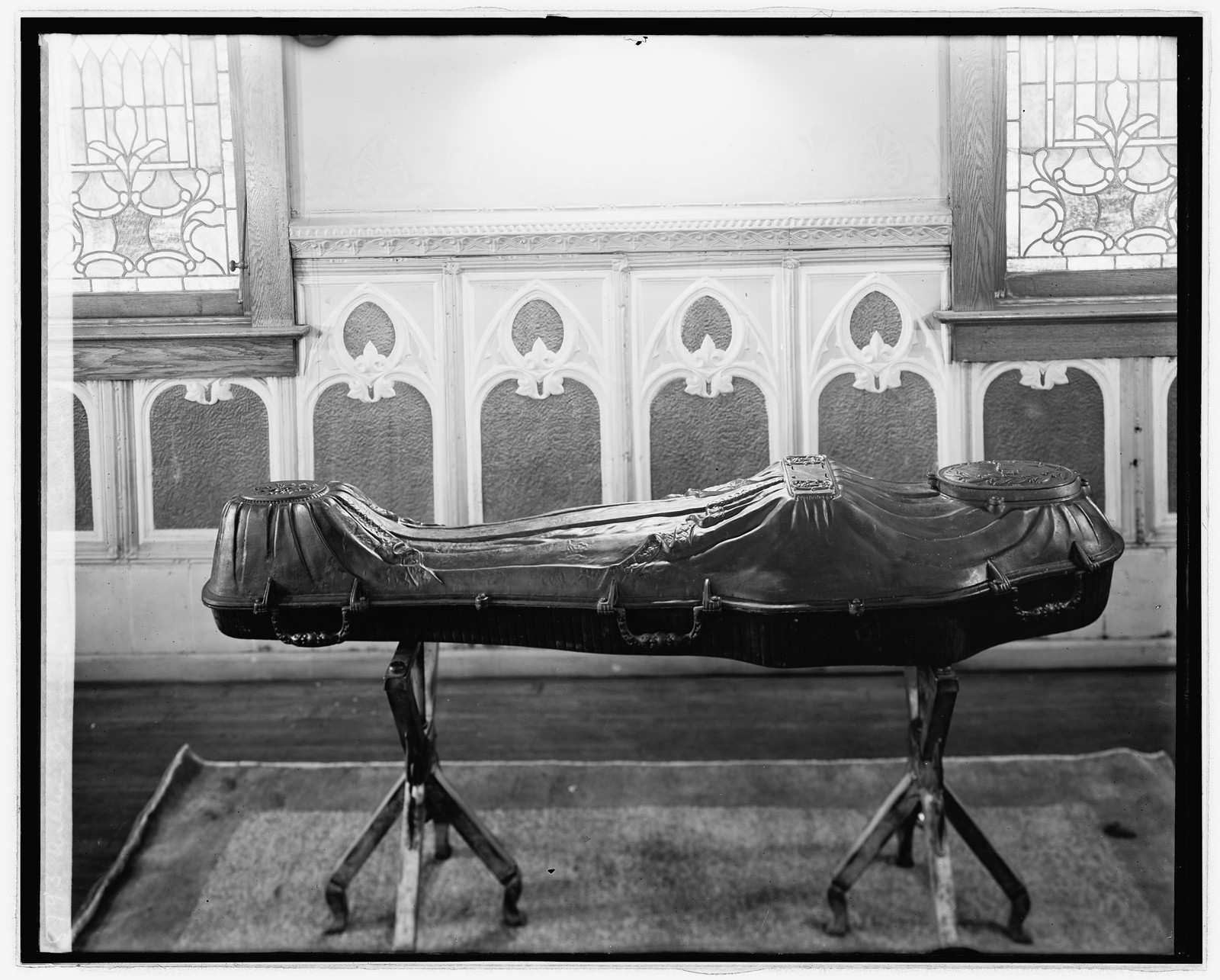 William Demaine[?] & Son casket, 7/9/23, [19]23 July 9. — historic photograph