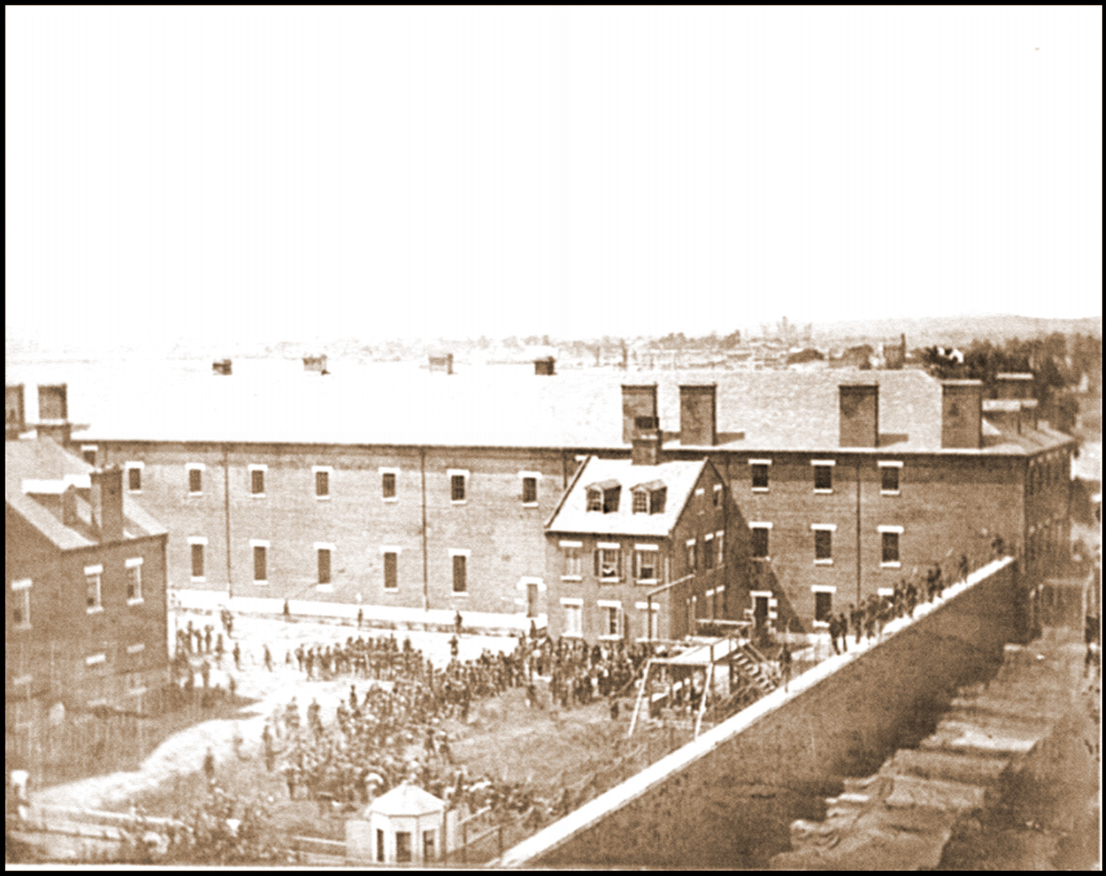Washington D.C. Execution of the conspirators: scaffold in use and crowd in the yar, 1865 — historic photograph