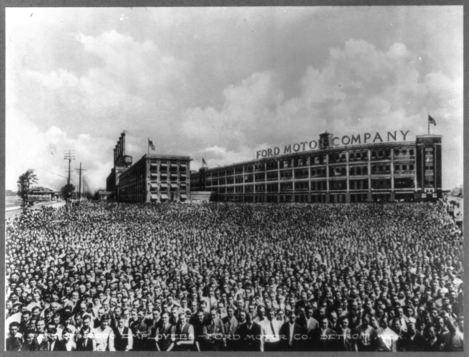 Michigan. Detroit. Several thousand employees massed before Ford Motor Company building, [no date recorded on caption card] — historic photograph