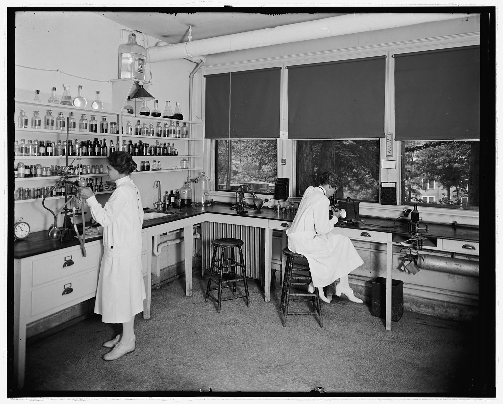 [Washington Sanitarium?, Takoma Park, Maryland, laboratory], [between 1918 and 1928] — historic photograph