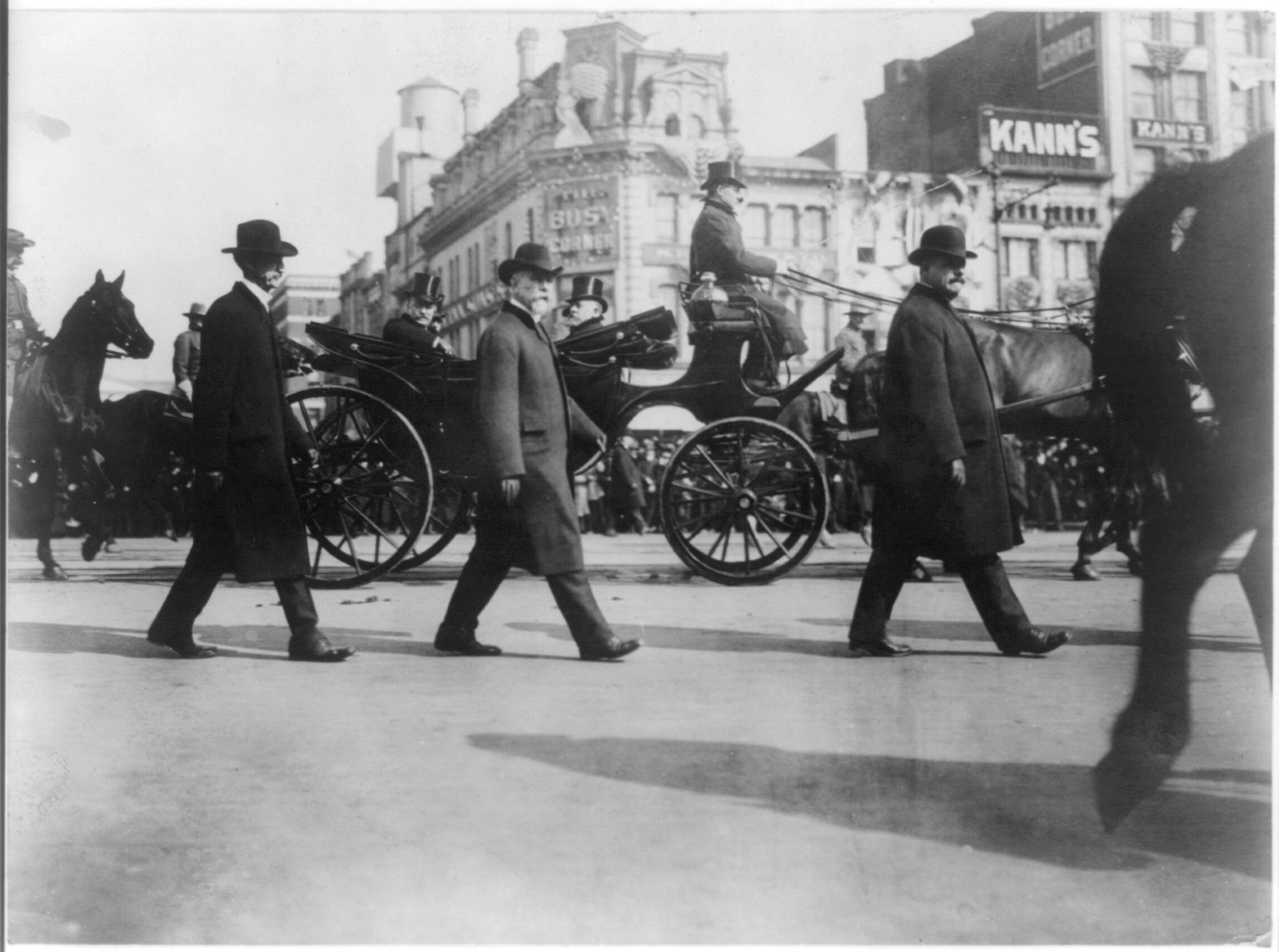 [Theodore Roosevelt in carriage on Pennsylvania Avenue on way to Capitol, March 4, 1905], c1905. — historic photograph