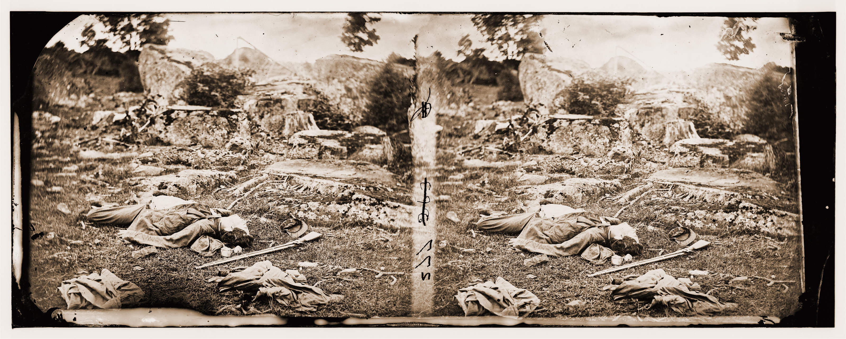 Gettysburg Pennsylvania. Dead Confederate sharpshooter in Devils Den, 1863 — historic photograph