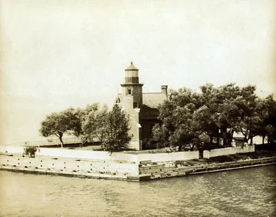 Lighthouse at end of ship canal, St. Clair Lake, [Duluth, Minn., 1903]