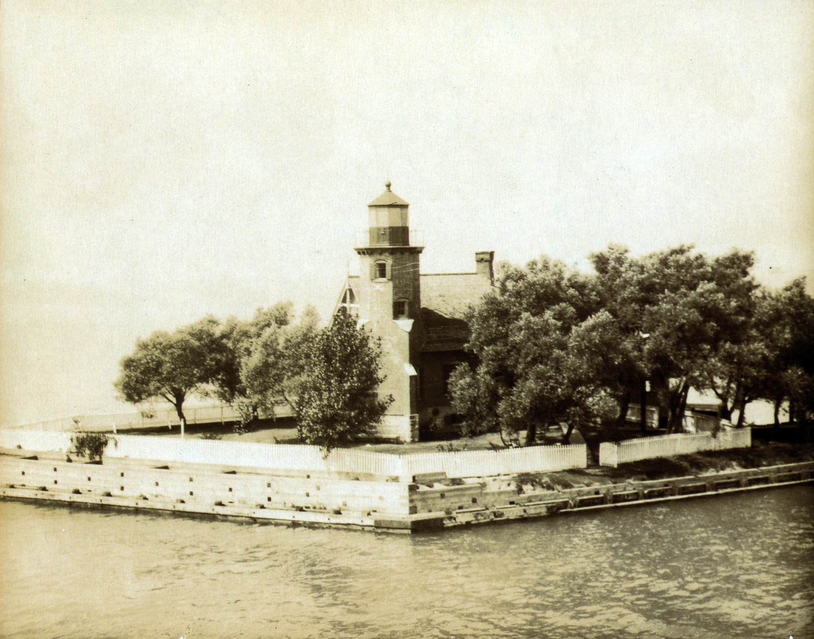 Lighthouse at end of ship canal, St. Clair Lake, [Duluth, Minn., 1903], 1903 — historic image