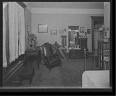 [Bedroom, residence of Mr. Fair, 40 Putnam Avenue, Detroit, Mich.]