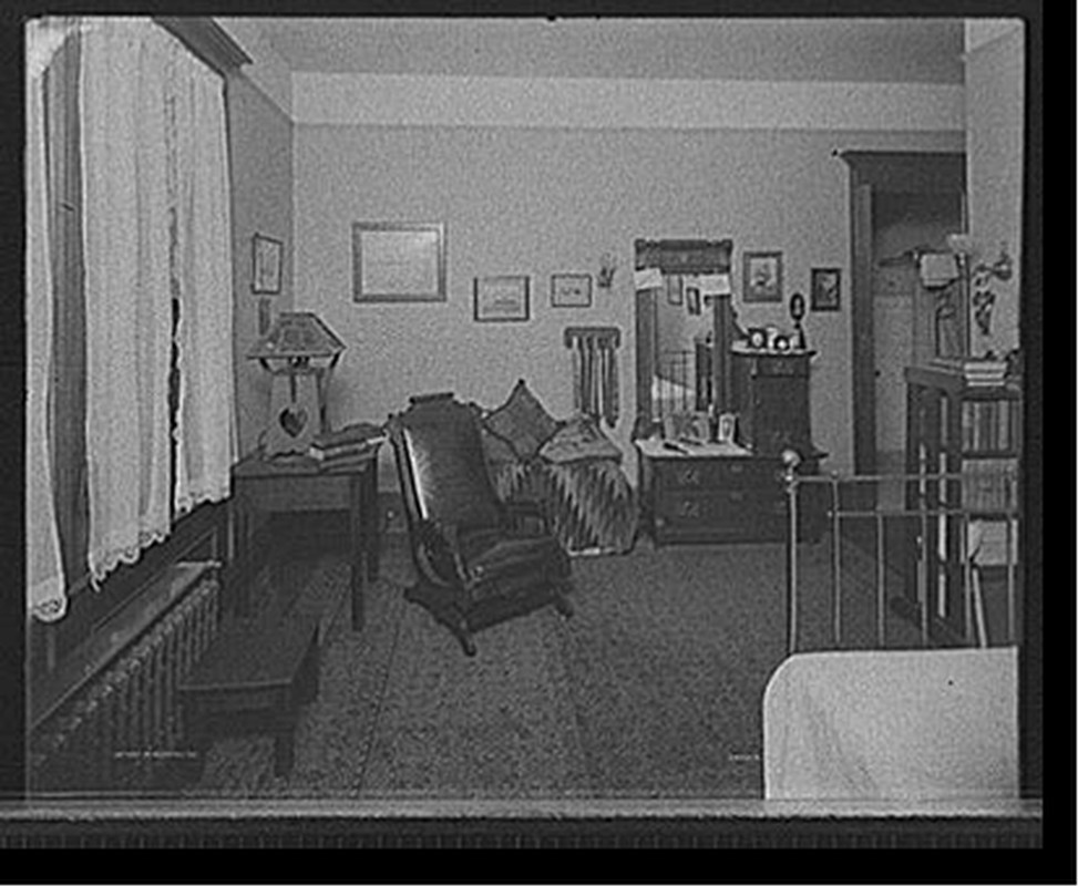 [Bedroom, residence of Mr. Fair, 40 Putnam Avenue, Detroit, Mich.], [between 1905 and 1915] — historic photograph