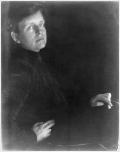 Frances Benjamin Johnston, half-length portrait, seated, facing left