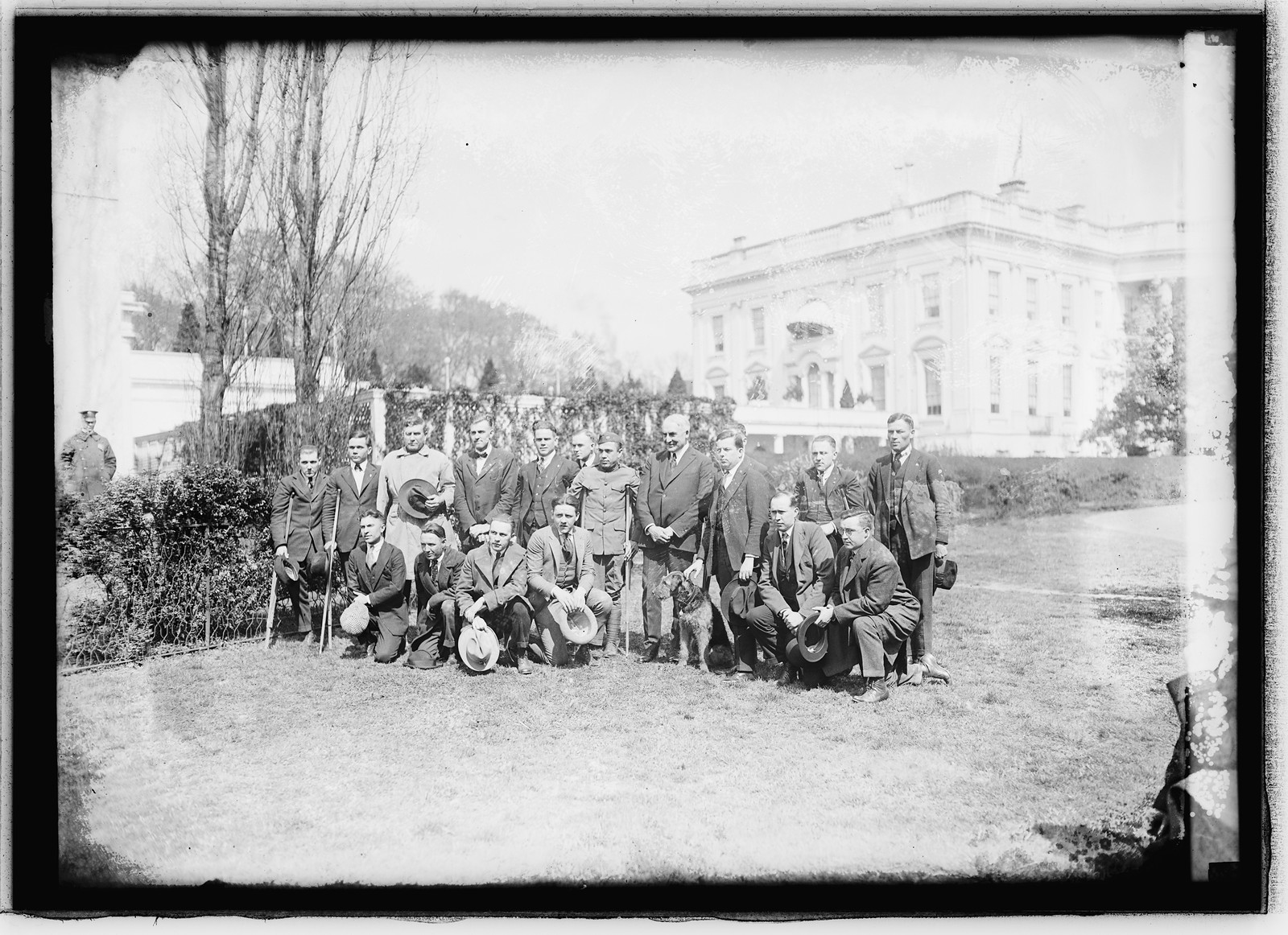 Harding & wounded men, 3/25/21, [19]21 March 25. — historic photograph