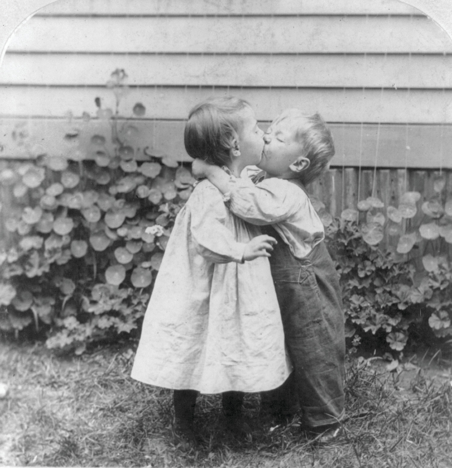 She Gets the Kiss, 1898 — historic photograph