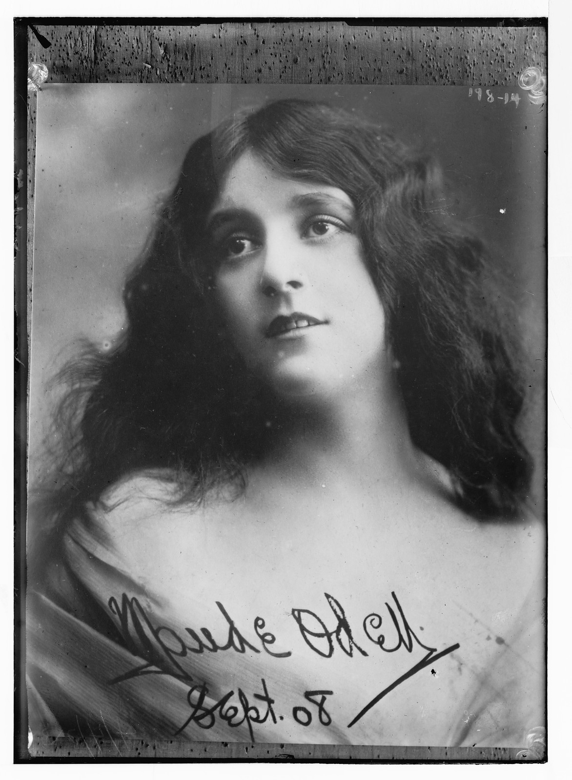 Maude Odell, portrait bust, Sept. 1908. — historic photograph